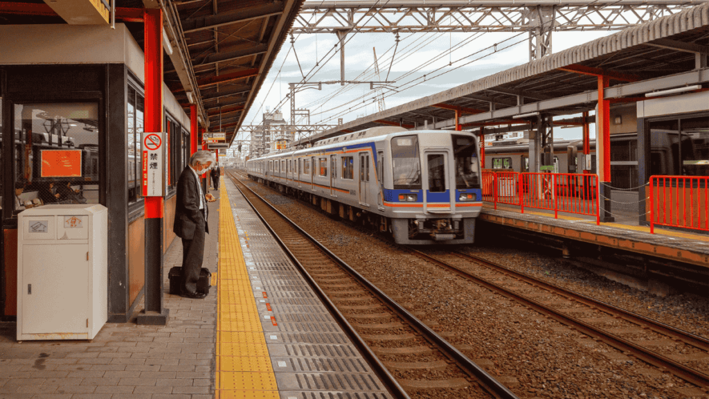 railway-platform-in-two-states